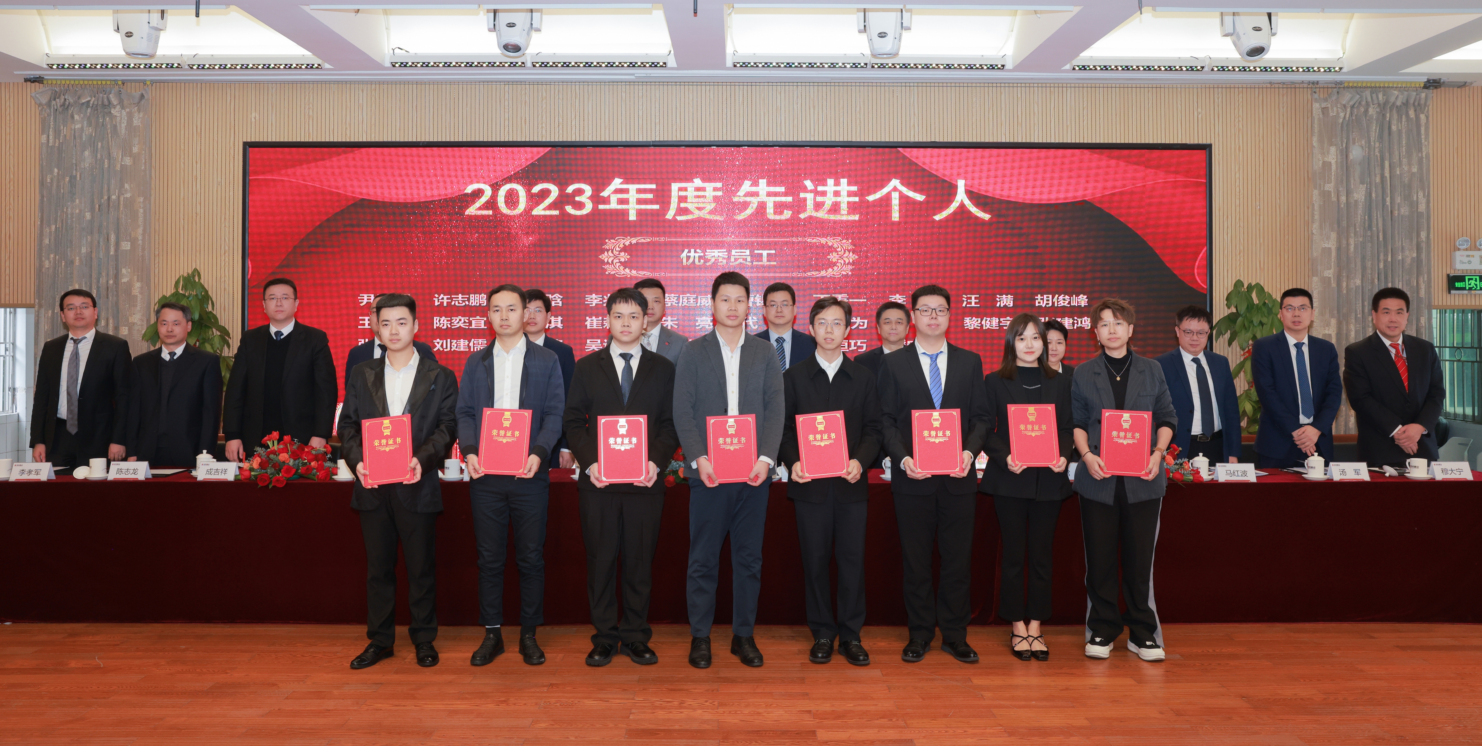 优秀员工3.jpg 优秀员工3.jpg